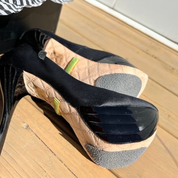 L.A.M.B Black Silk platform pump - Picture 2 of 7